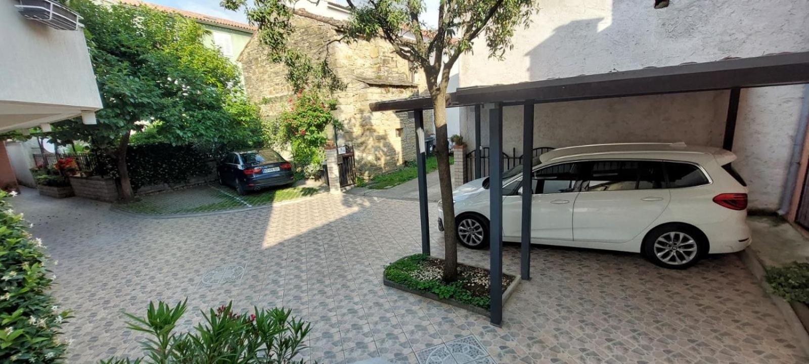 Apartma Mimi Dekani Exteriör bild
