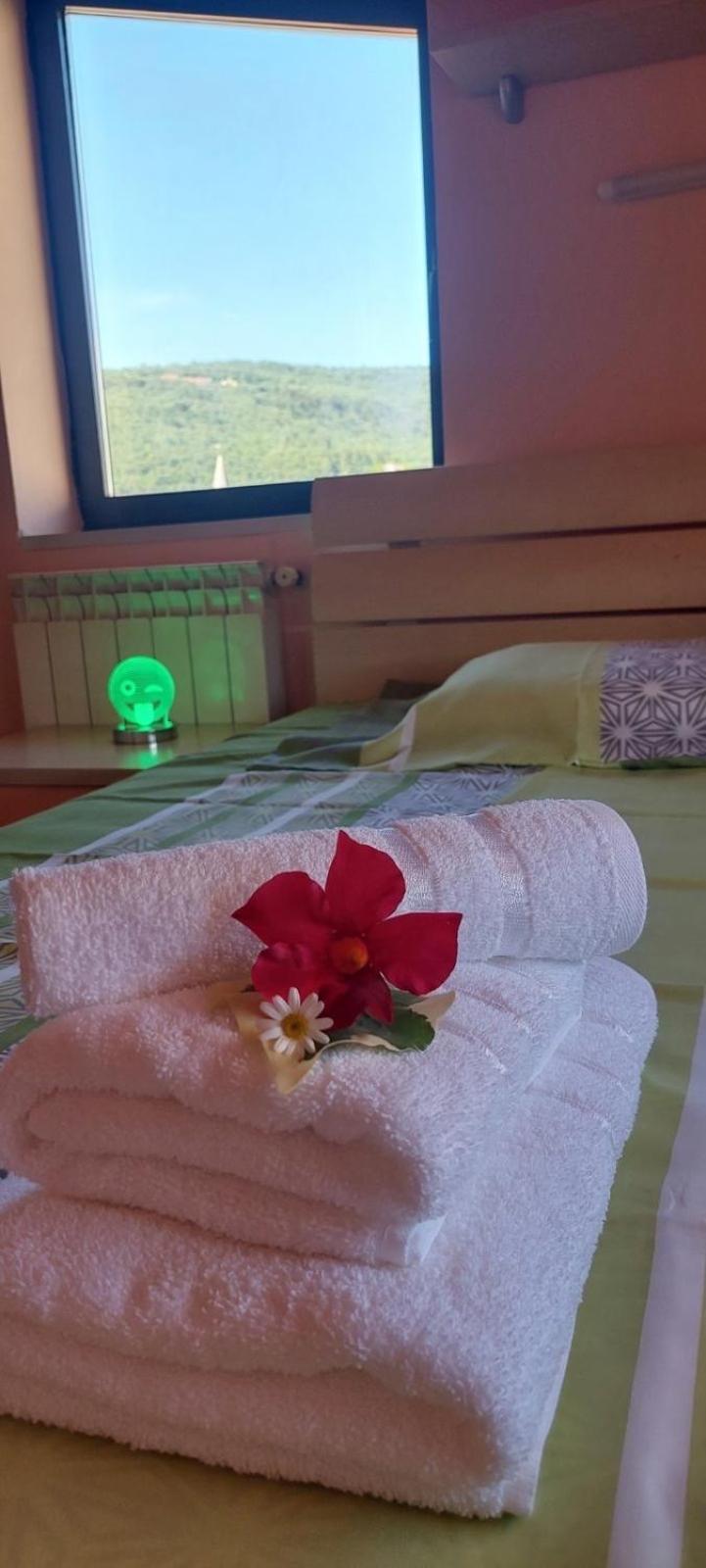 Apartma Mimi Dekani Exteriör bild