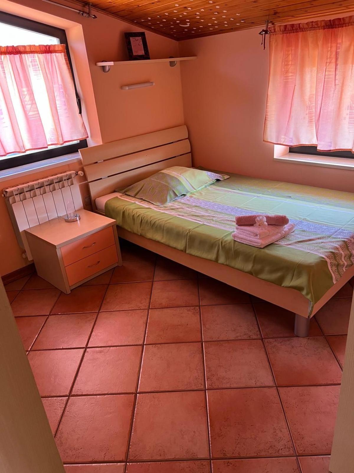 Apartma Mimi Dekani Exteriör bild