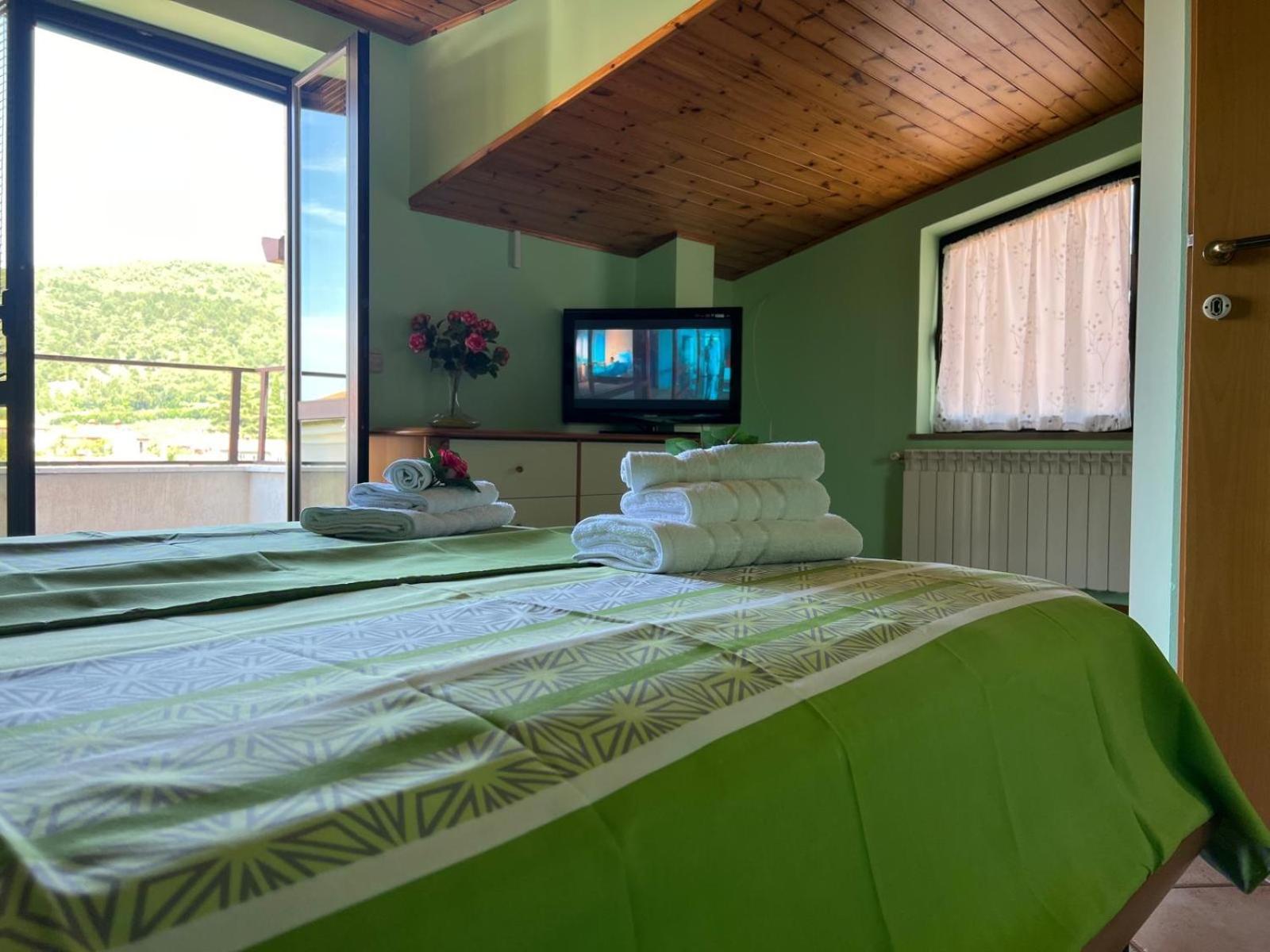 Apartma Mimi Dekani Exteriör bild